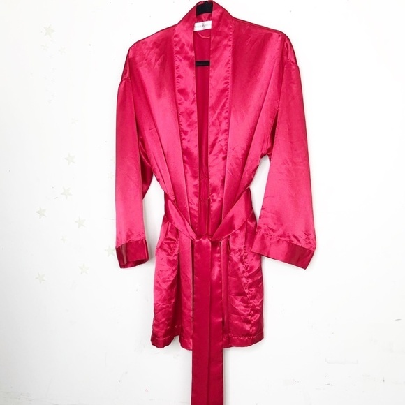 𝅺Victoria’s Secret red silky short kimono robe - Picture 6 of 9